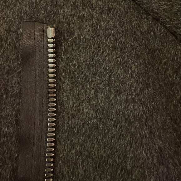 Gorgeous women’s 100% wool Elie Tahari winter coat. - Picture 16 of 16